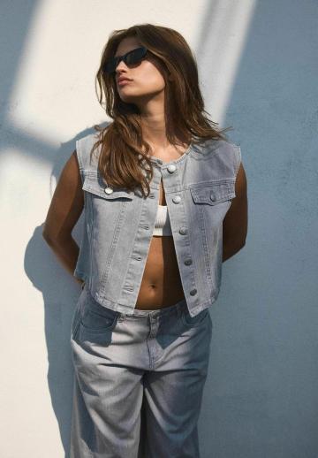 Джинсовая жилетка