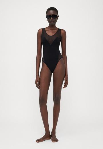 Слитный купальник