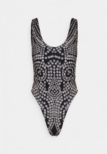 Слитный купальник