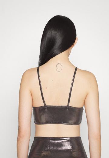 Топ на бретельках