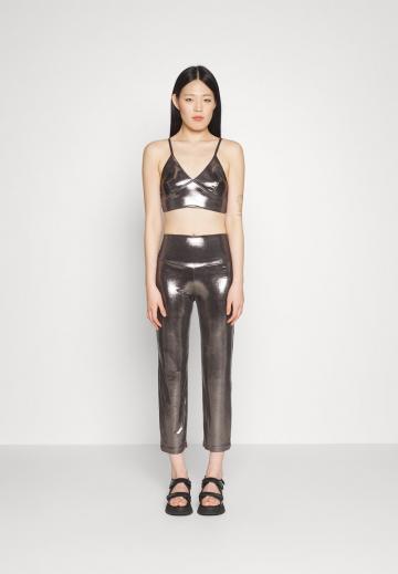 Топ на бретельках