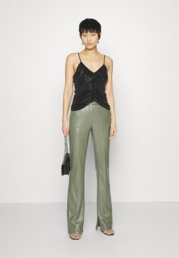 Топ на бретельках