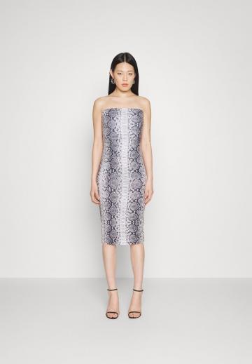 Платье без бретелек