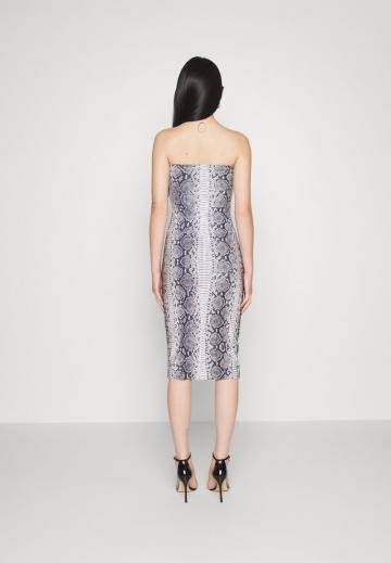 Платье без бретелек