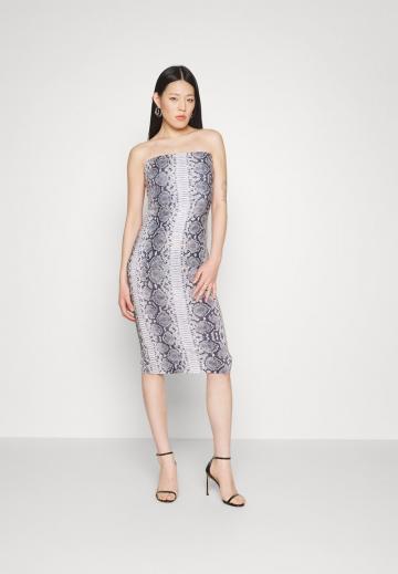 Платье без бретелек