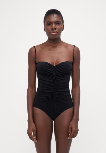 Слитный купальник