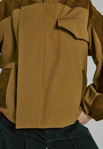 Куртка с накладнымит карманами