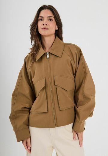 Куртка с накладнымит карманами