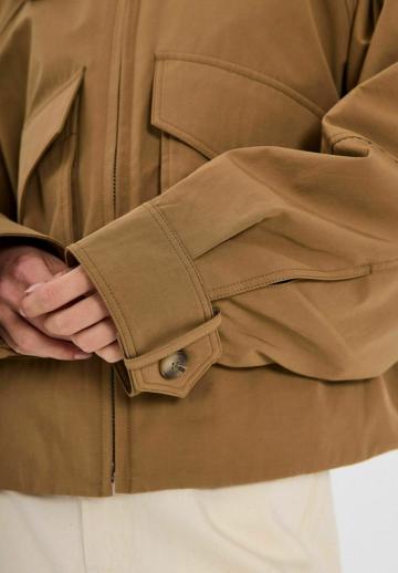 Куртка с накладнымит карманами