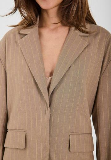 Короткое пальто