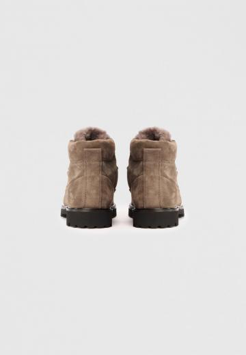 Ботинки на шнуровке