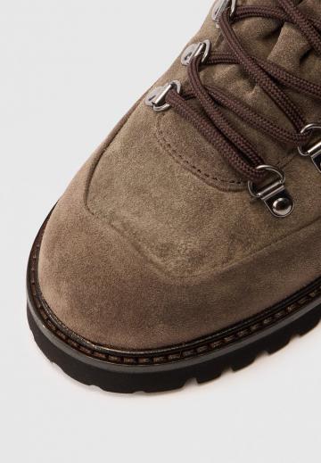 Ботинки на шнуровке