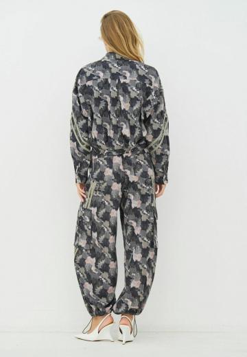 Куртка с накладнымит карманами