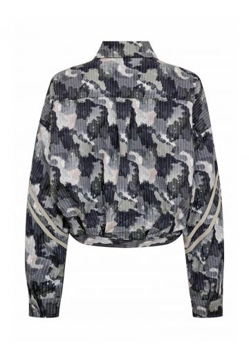 Куртка с накладнымит карманами