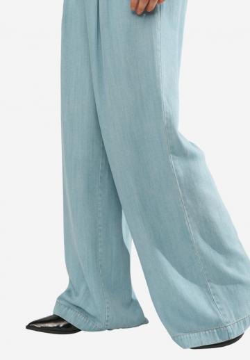 Клешеные джинсы