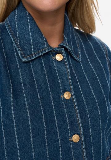 Джинсовая куртка