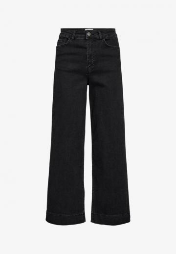 Короткие джинсы