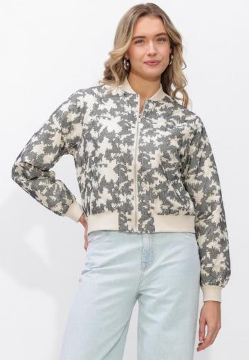 Куртка с накладнымит карманами