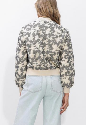 Куртка с накладнымит карманами