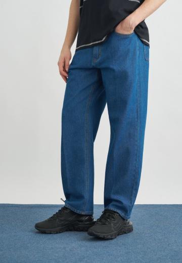 Прямые джинсы