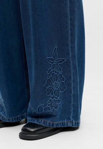 Прямые джинсы