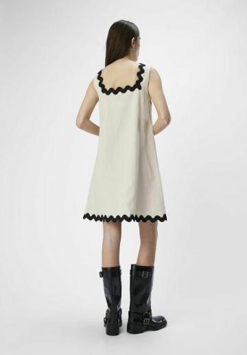 Короткое платье