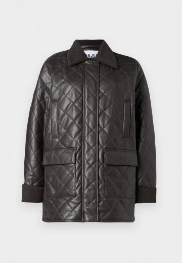 Пальто из искусственной кожи