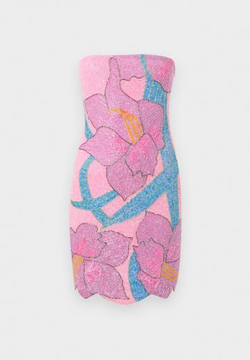 Платье без бретелек