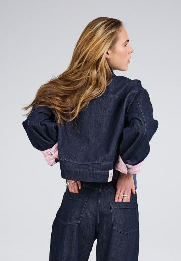 Джинсовая куртка