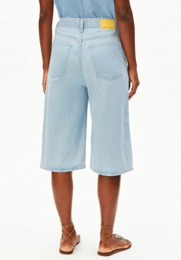 Короткие джинсы