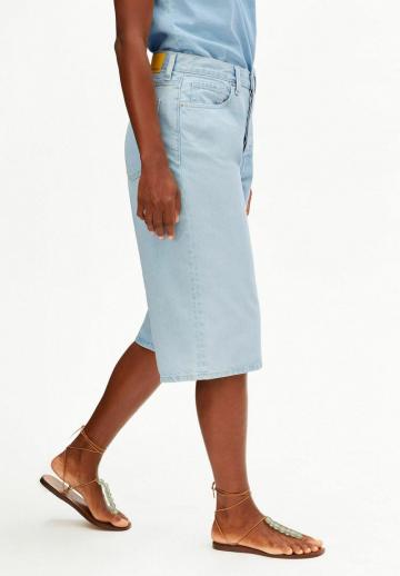 Короткие джинсы