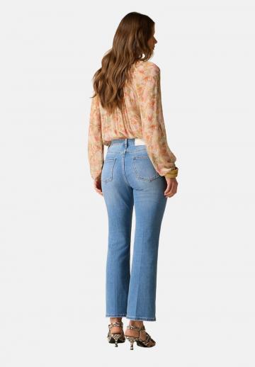 Клешеные джинсы