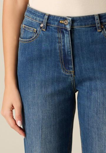 Прямые джинсы