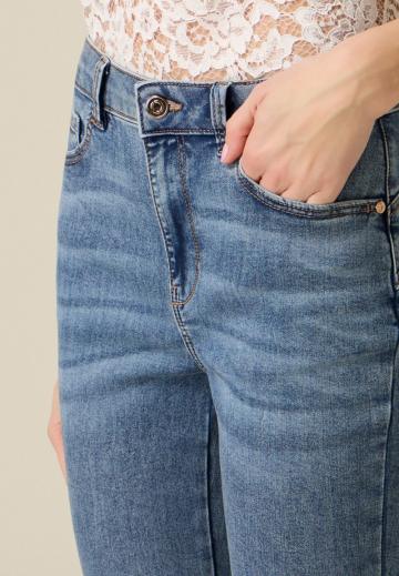 Короткие джинсы