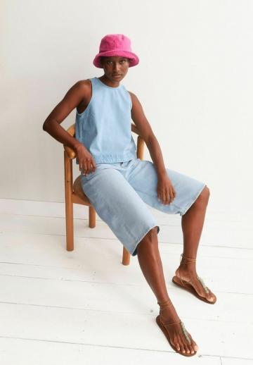 Короткие джинсы