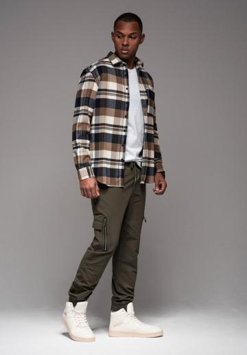 Брюки с накладными карманами