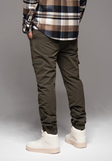 Брюки с накладными карманами