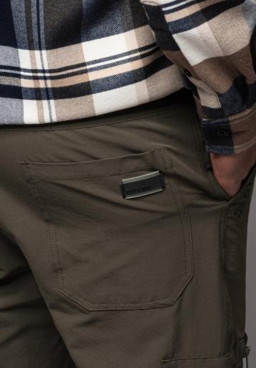 Брюки с накладными карманами