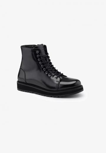 Ботинки на шнуровке
