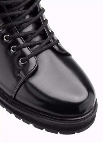 Ботинки на шнуровке