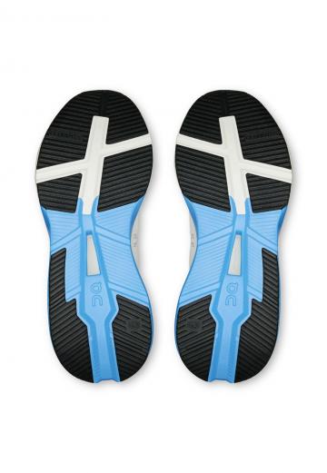 Тренировочные кроссовки