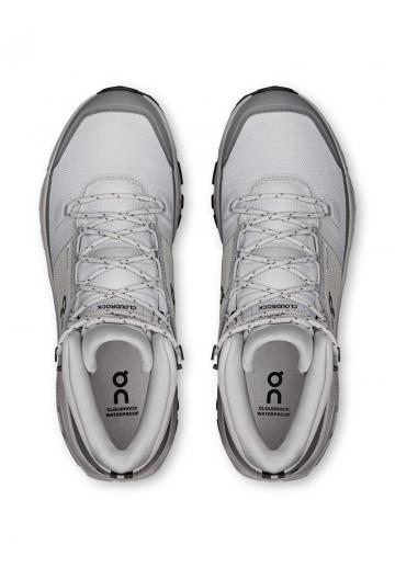 Походные кроссовки