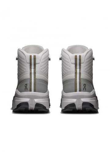 Походные кроссовки