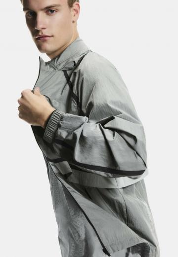 Спортивная куртка