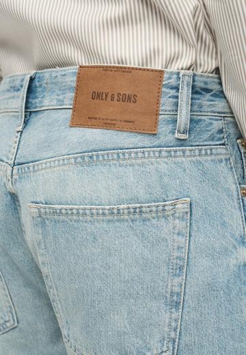 Прямые джинсы