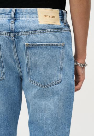 Прямые джинсы