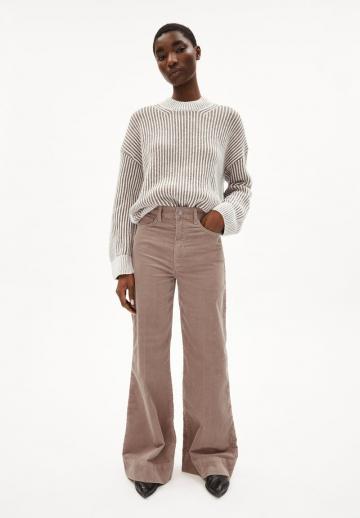 Пуловер в полоску