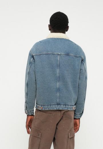 Джинсовая куртка