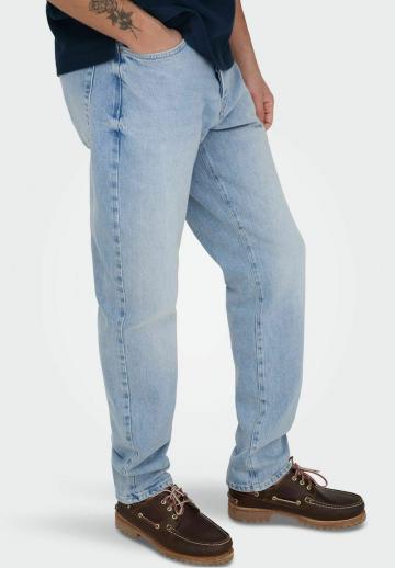 Прямые джинсы