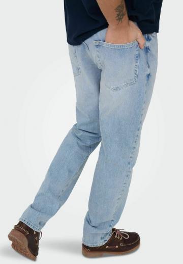 Прямые джинсы